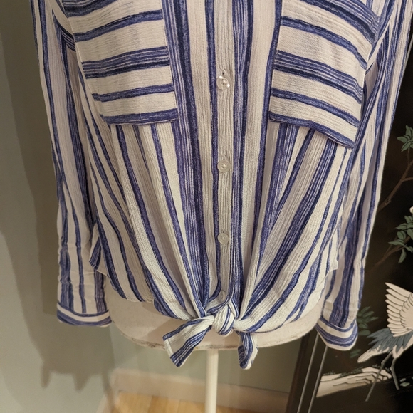 Chico's 0.5 Wms Small Button Up Blouse Tie Front Stripe White Blue Gauzey 136 - Picture 3 of 10